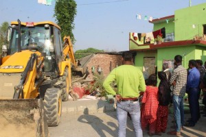 सिद्धार्थनगरमा चल्यो डोजर, अतिक्रमित संरचना हटाइँदै