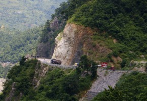 मुग्लिन–नारायणगढ सडकः अब दिउँसो १२ देखि ४ बजेसम्म बन्द हुने