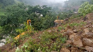 पहिरोले पुरियो एक्स्काभेटर, चालकको मृत्यु