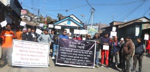 मध्यपहाडी लोकमार्ग विस्तारले घरबारविहीन हुने भन्दै आन्दोलन