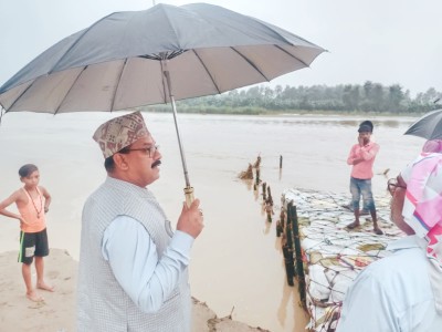 मेयर साहद्वारा कटान प्रभावित स्थानको निरीक्षण