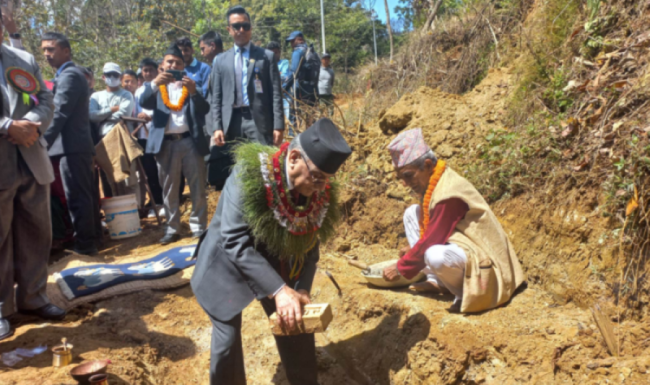 सडक शिलान्यास गर्दै प्रधानमन्त्रीले भने, 'राजनीतिले लय समात्यो, प्रदेश सरकार पुनर्गठन हुन्छ'