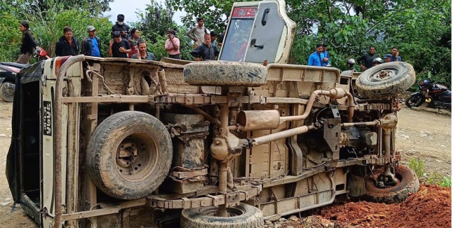 स्याङ्जाको आँधीखोलामा जिप दुर्घटना