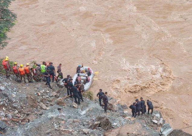 त्रिशूली नदिमा बेपत्ता बस र यात्रु खोज्न ड्रोन क्यामरा प्रयोग