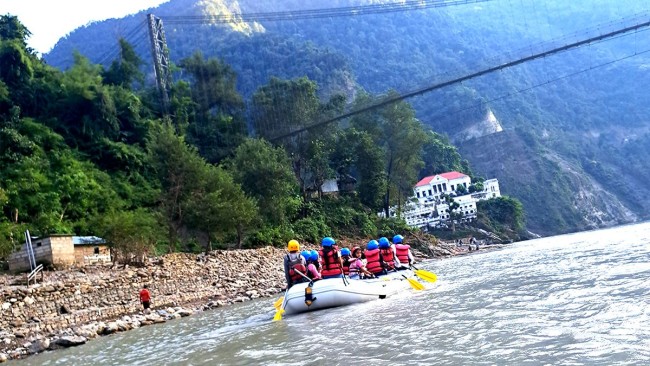 आन्तरिक पर्यटकको रोजाइमा प्रेमको प्रतीक रानीमहल र कालीगण्डकी जलयात्रा