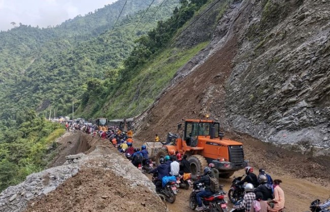  मन्त्रालयमै हरायो पहरो फुटाउने फाइल