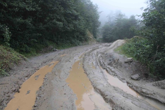 महेन्द्र राजमार्गअन्तर्गत दाउन्ने सडकखण्ड अवरुद्ध