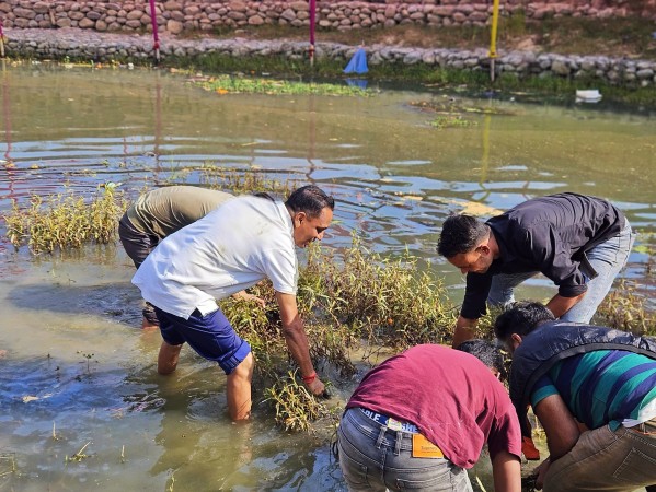 छठ पूजालाई लक्षित गरी बिघी नदीघाट र मटिहानी तुल्सियाही घाटको सरसफाइ 