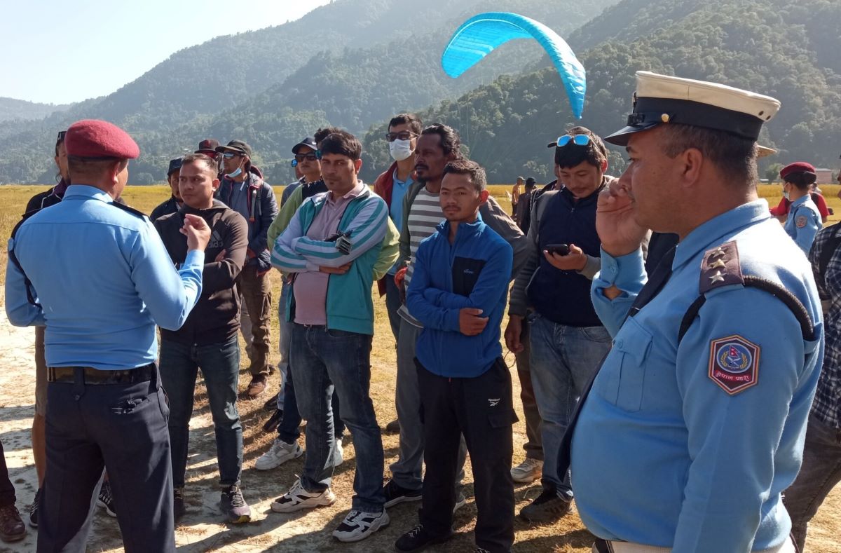 पोखरामा प्याराग्लाइडिङ पाईलटहरूको मा.प.से चेक