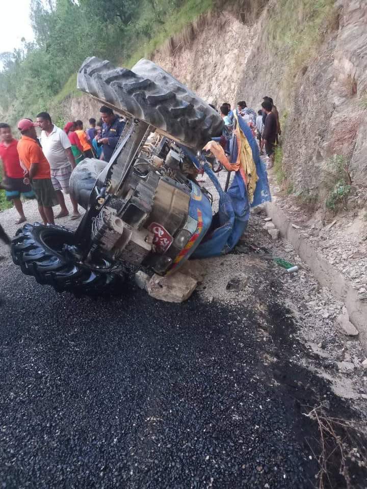 ट्याक्टर पल्टिँदा एकजनाको मृत्यु