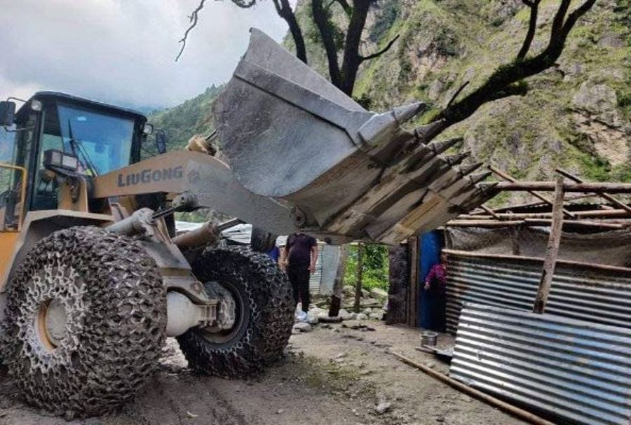 लाङटाङ राष्ट्रिय निकुन्ज क्षेत्रमा बनाइएका टहरा भत्काउन सुरु