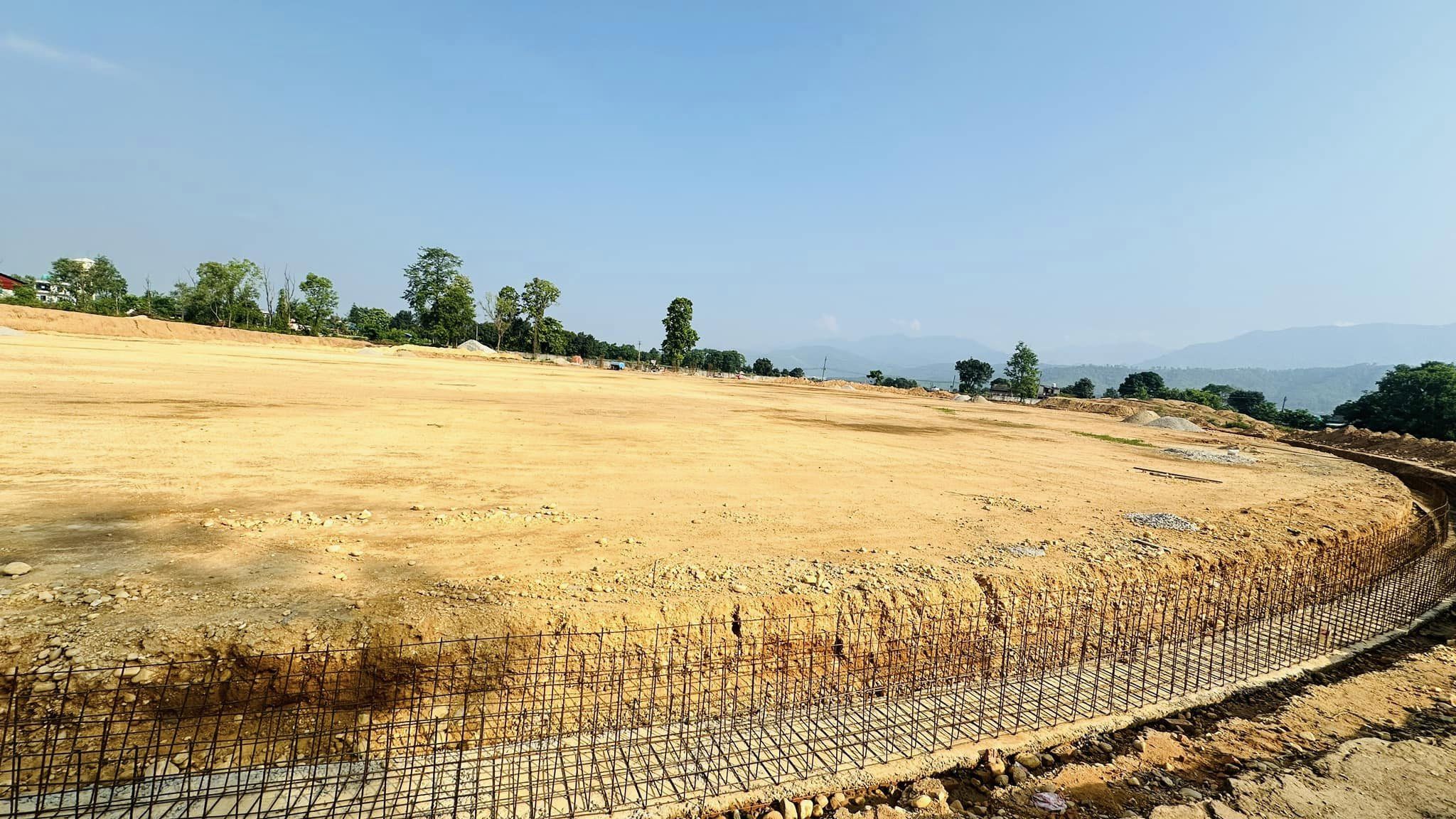 क्यानका सचिव पारसद्वारा गौरीटार रंगशालाको निर्माणाधीन मैदानको अवलोकन