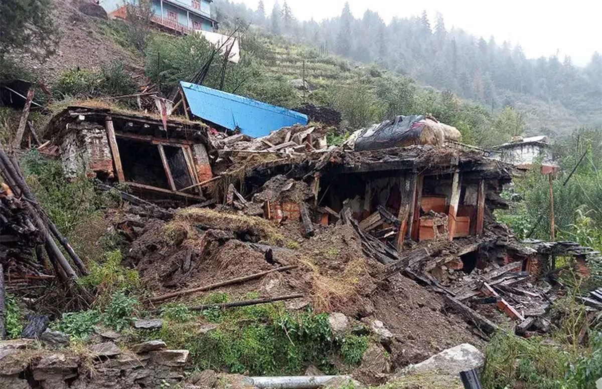 पहिरो पीडित भन्छन्, ‘रातभर निद्रा लाग्दैन, पहिरोको आवाजले झस्काइरहन्छ’