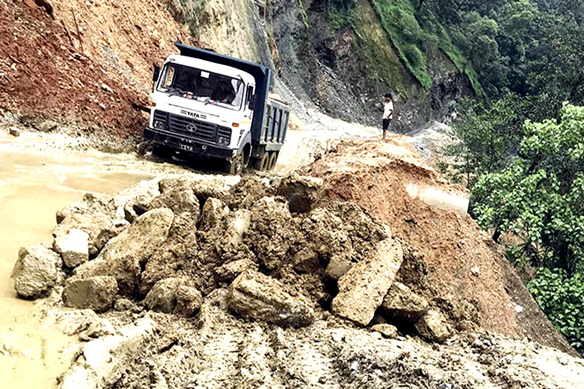 मध्यपहाडी पुष्पलाल लोकमार्ग मर्मतमा गलकोट नगरपालिकाको चासो