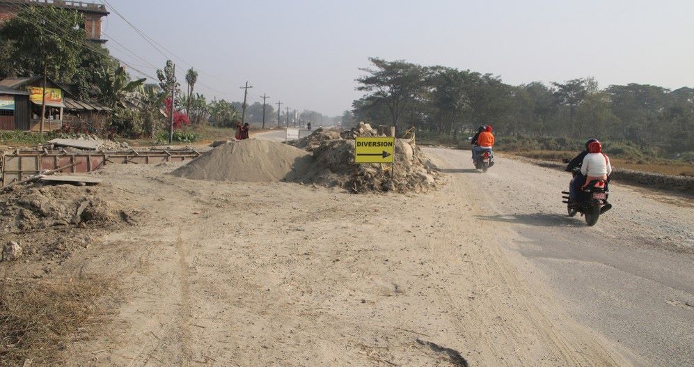 १६ वटा सडकको निर्माण अलपत्र, निर्माण कम्पनीलाई कारबाही